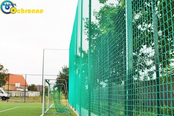 Siatki Lubiąż - Siatka ochronna - ogrodzenie boiska sportowego - 8x8, 5mm dla terenów Lubiąża